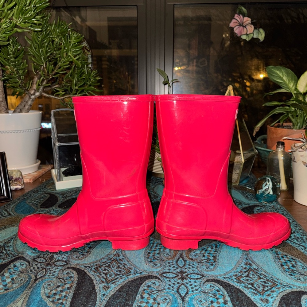 Women’s size 6 Hunter Pink Waterproof Boots - Picture 2 of 7